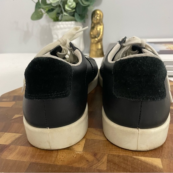 ECCO Women's Street Lite Retro Sneaker Black and White Size US 6-6.5/EU 37 - Picture 3 of 7